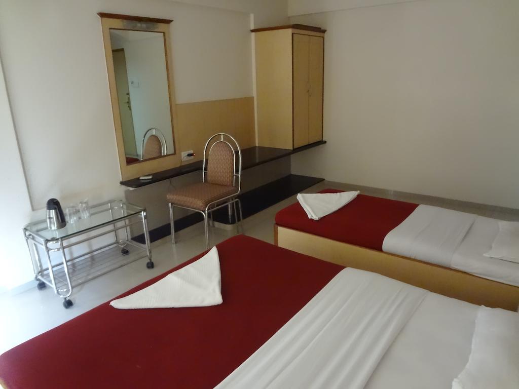 Hotel Ashwin Мумбаї Екстер'єр фото