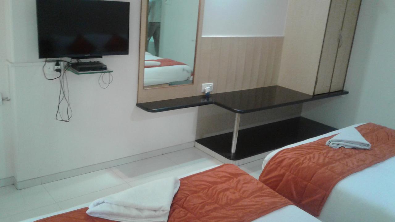 Hotel Ashwin Мумбаї Екстер'єр фото